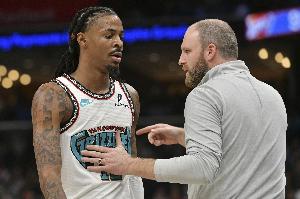 星空体育官方网站-苏群：詹金斯被架空了 湖人面对换帅如换刀的灰熊并不好打