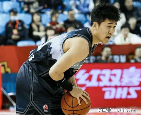 星空体育APP-咋了麻这是？“当家球星”12投3中，正负值-29，网友：你才25岁啊